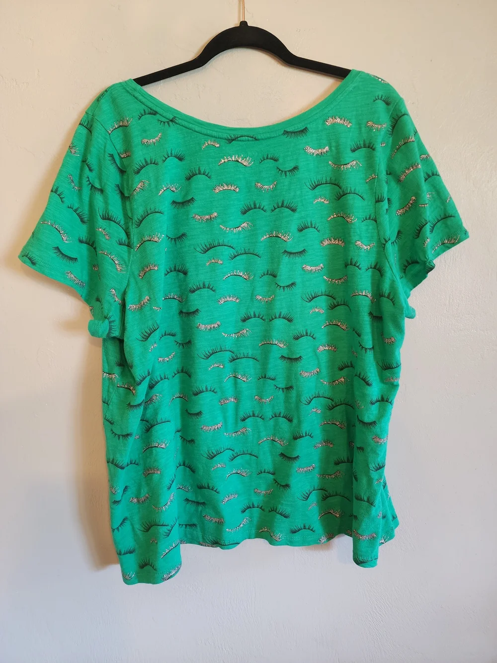 Lane Bryant Kelly Green Scoop Neck Tee with Sparkly Metallic Eyelash Print